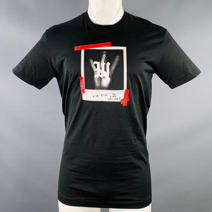 DSQUARED2 Size M Black White Red Photograph Print Cotton Crew-Neck T-shirt