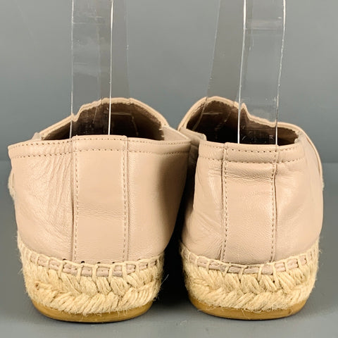 SAINT LAURENT Talla 9.5 Alpargatas planas de cuero repujado beige