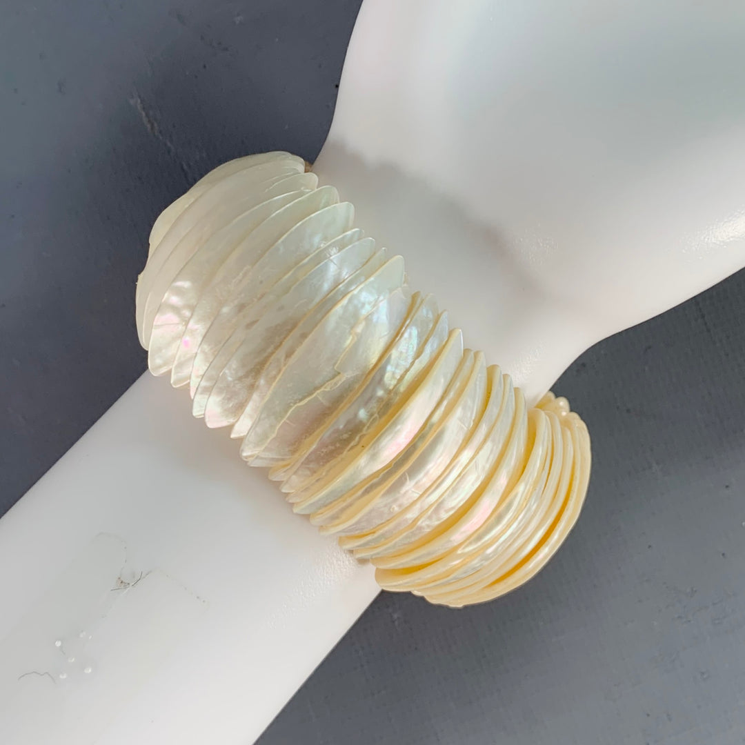 VINTAGE Mother of Pearl Elastic Bracelet