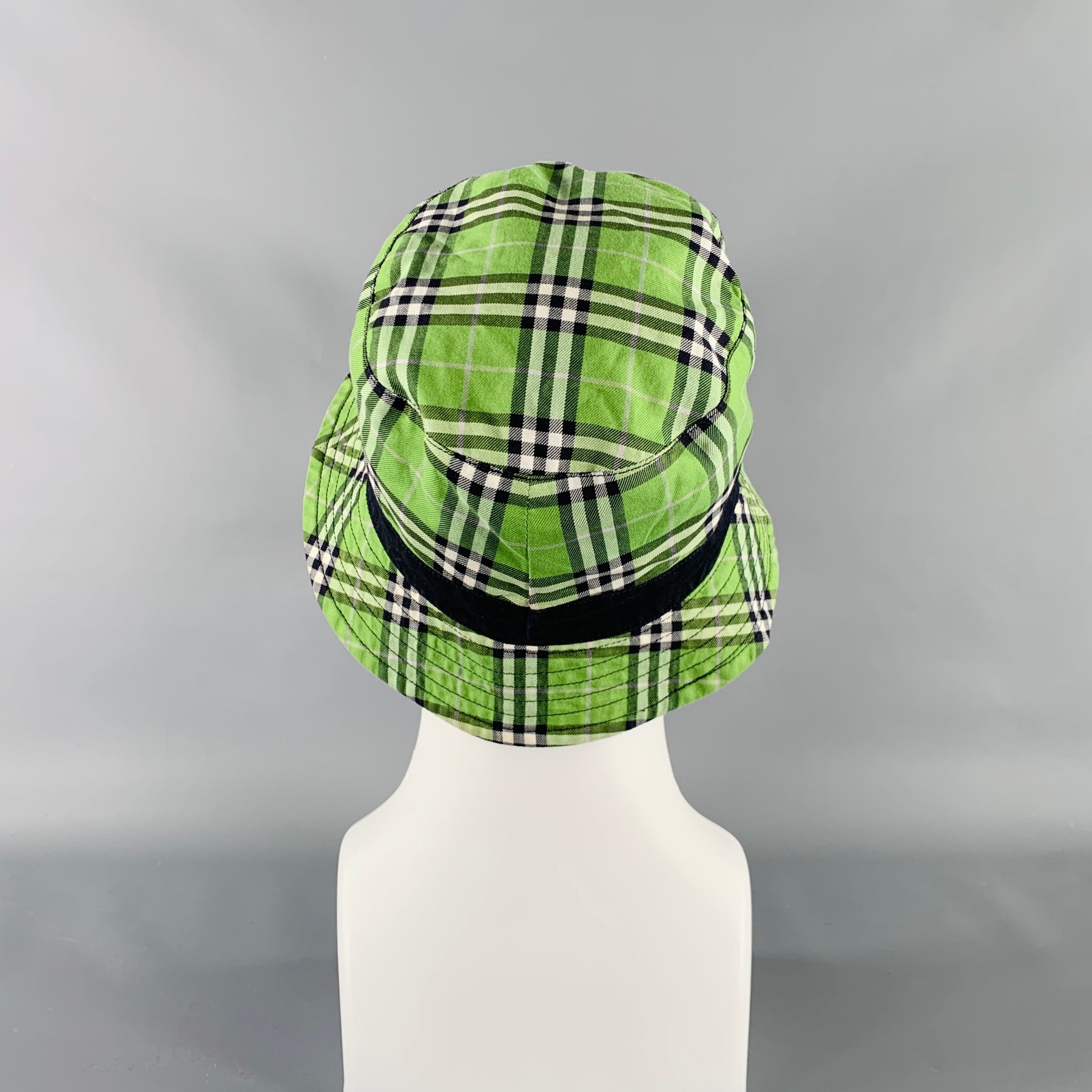 BURBERRY Green Navy Plaid Canvas Reversible Bucket Hat – Sui 