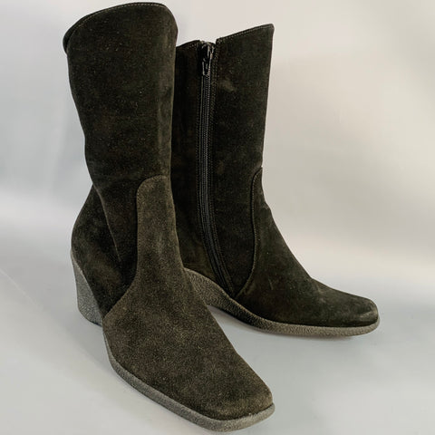 AQUATALIA Size 9.5 Black Suede Waterproof Crepe Sole Boots