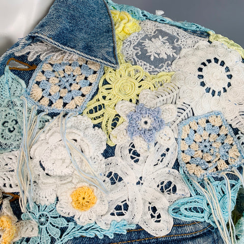 EARTHLING VIP Size M Poetic Lust Blue White Yellow Crochet Lace Cotton Trucker Jacket
