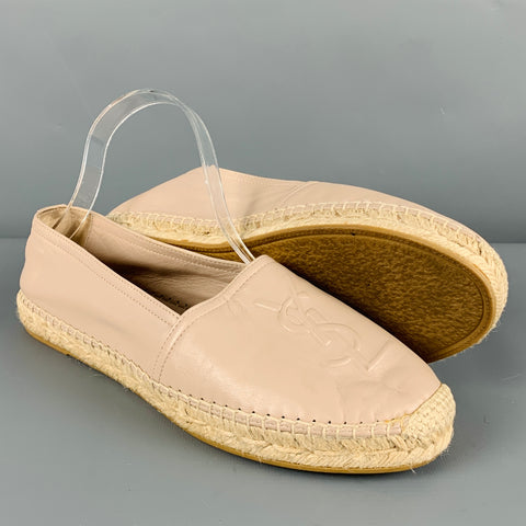 SAINT LAURENT Talla 9.5 Alpargatas planas de cuero repujado beige