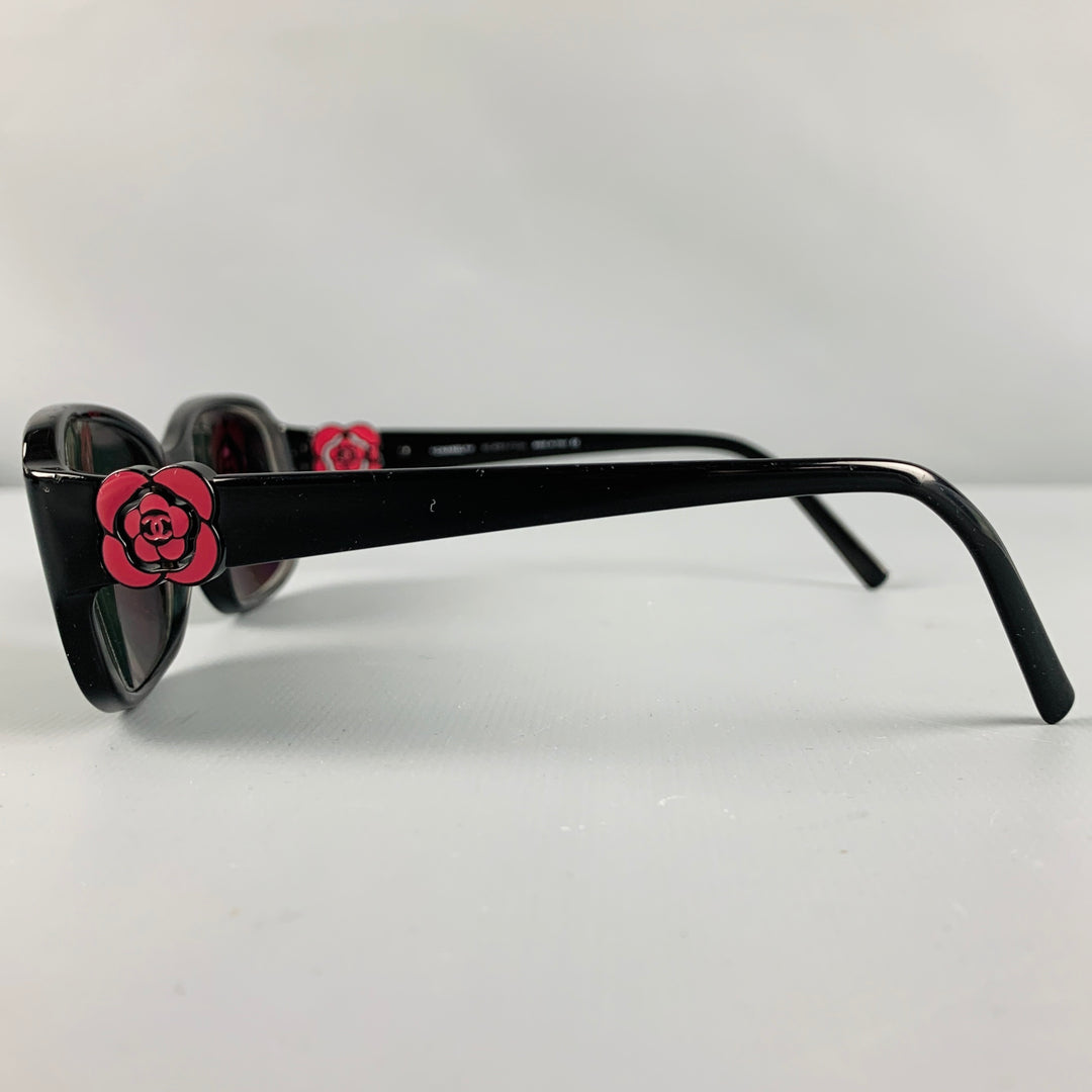 CHANEL Montures de lunettes de soleil camélia noir rouge