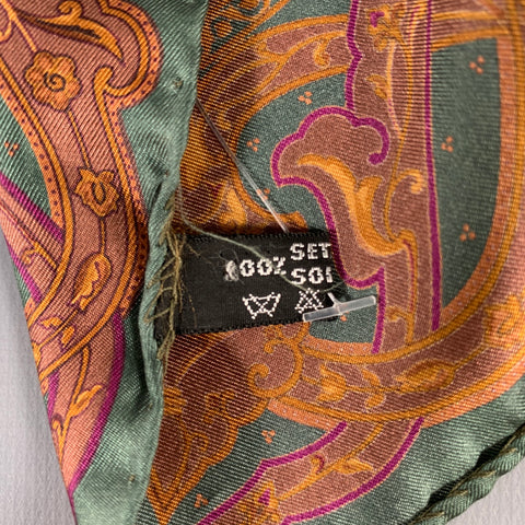 SALVATORE FERRAGAMO Pochette de Costume en Soie Verte et Marron Motif Équestre