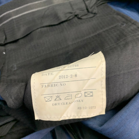 ASTOR & BLACK Size 46 Navy Textured Stripe Single Breasted Peak Lapel Suit