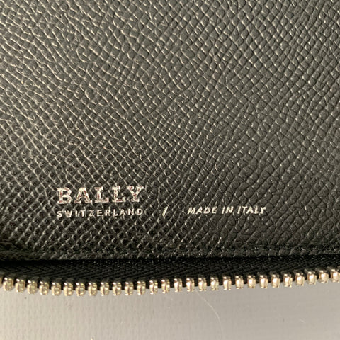 BALLY One Size Black Cream Color Block Leather Zip Around Checkbook Wallet