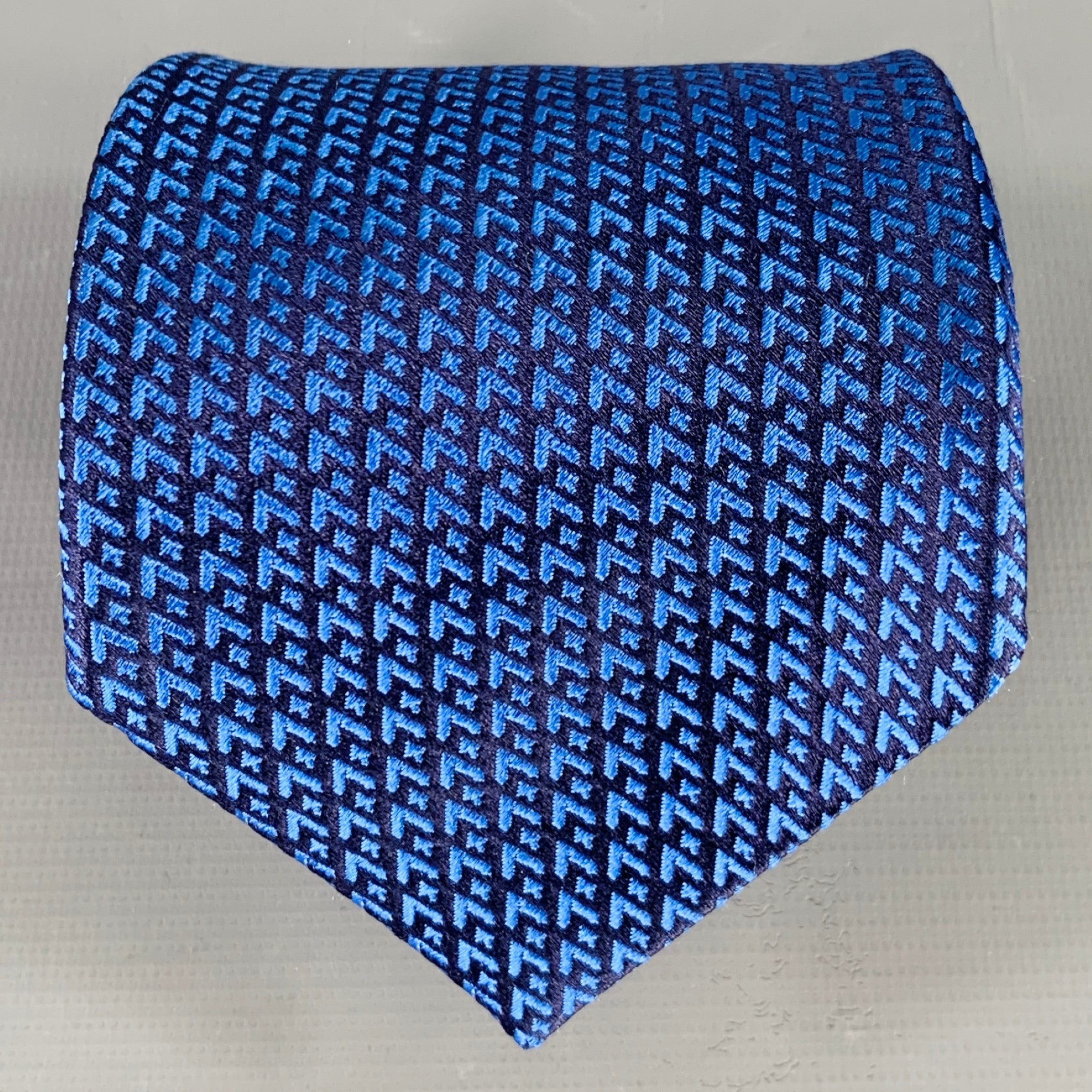 CHARVET Blue Navy Silk Tie – Sui Generis Designer Consignment