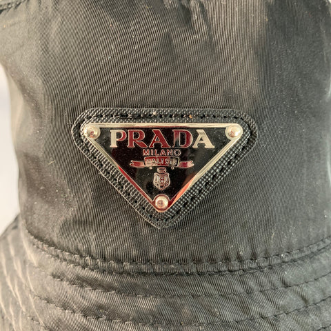 PRADA Bob noir en polyester avec logo Taille M