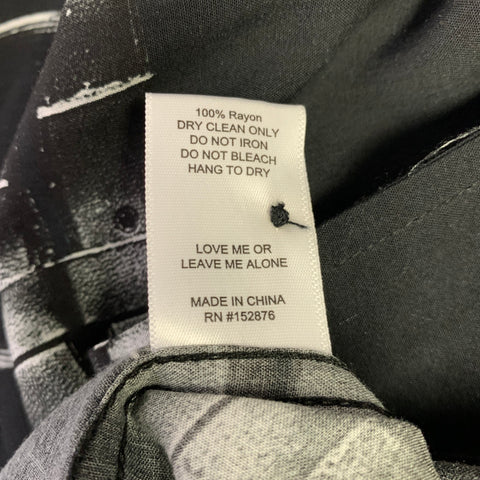PLEASURES Taille L Chemise à manches courtes en rayonne avec imprimé noir et blanc