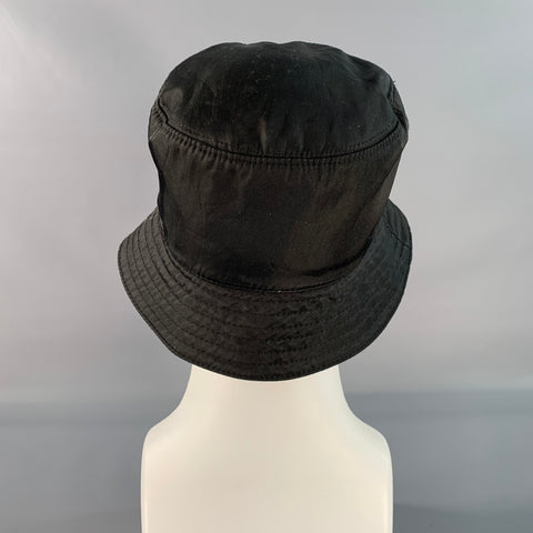 PRADA Bob noir en polyester avec logo Taille M