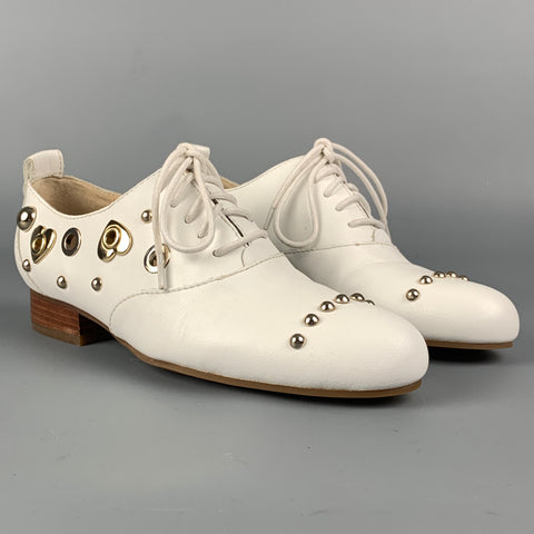 LOVE MOSCHINO Talla 5.5 Zapatos planos con tachuelas de cuero blanco