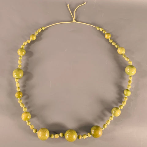 Collier vintage en perles de bois vertes