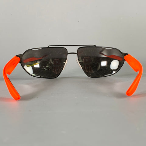 PRADA Lunettes de soleil Aviateur en métal noir et rouge