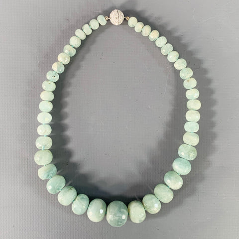 Collier vintage vert sauge en perles de cristal