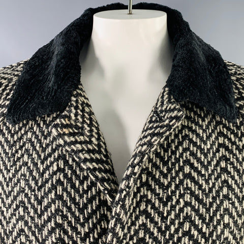VERSUS by GIANNI VERSACE Manteau Raglan Noir et Blanc Motif Chevrons Taille 44