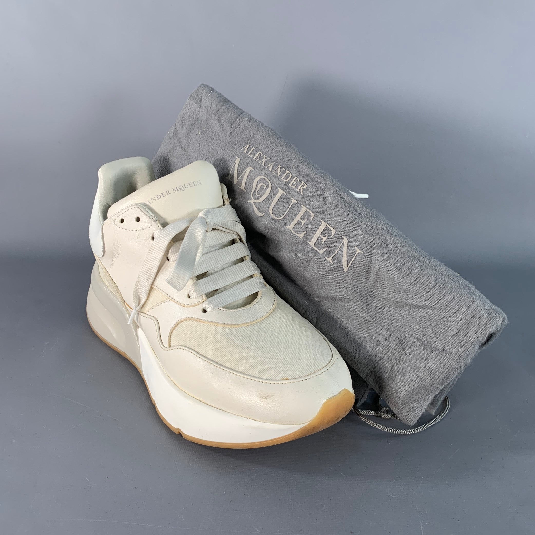 【初版】 ALEXANDER McQUEEN Alexander Mcqueen Oversized Leather Sneakers: White Low-top Shoes