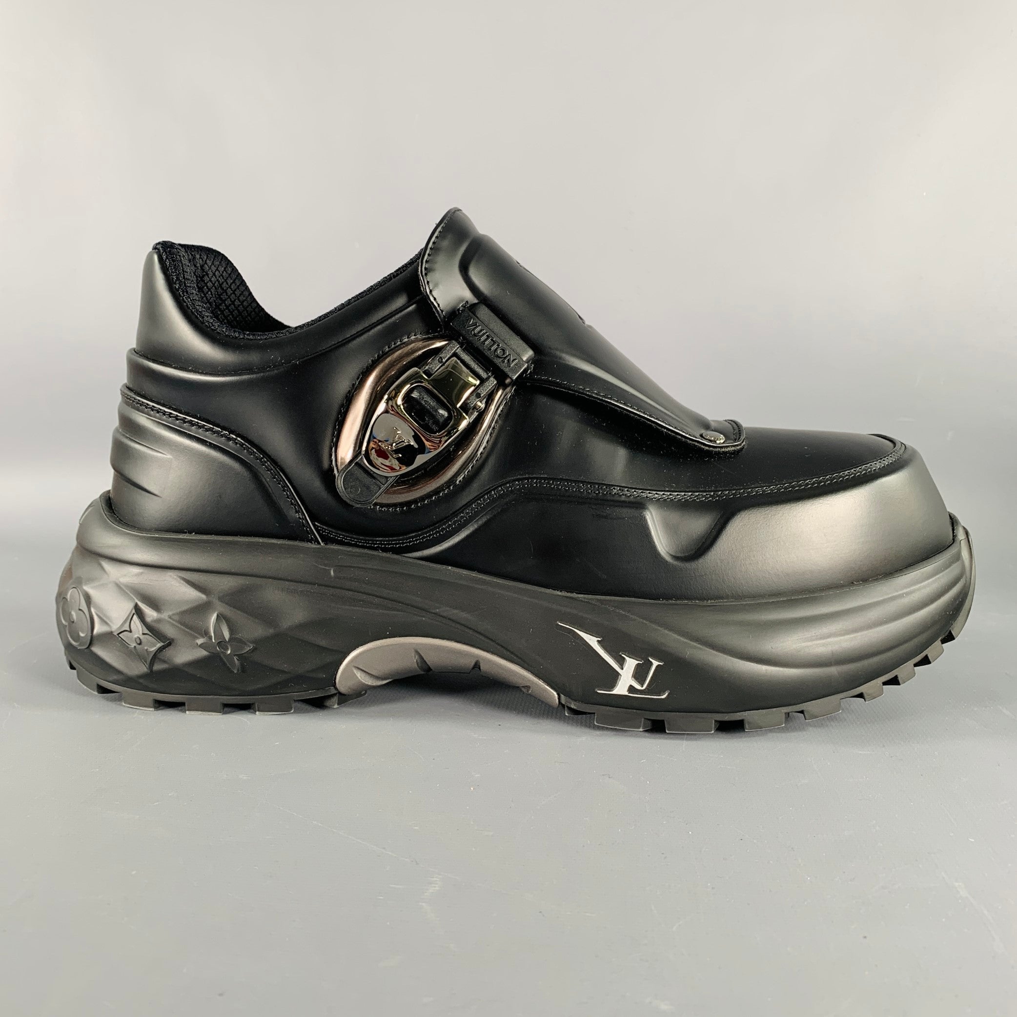 Louis Vuittonブラック LOUIS VUITTON Size 9 Black Buckle Chunky Sole Sneakers – Sui
