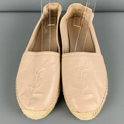 SAINT LAURENT Talla 9.5 Alpargatas planas de cuero repujado beige