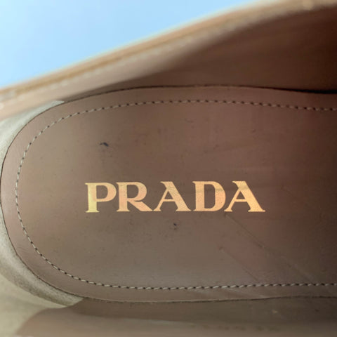 PRADA Talla 10 Zapatos con cordones y plataforma de cuero perforado dorado