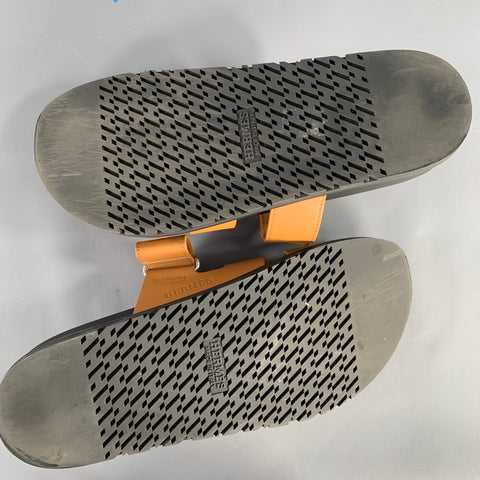 HERMES Size 8 Chypre Tan Black Leather Rubber Sole Sandals