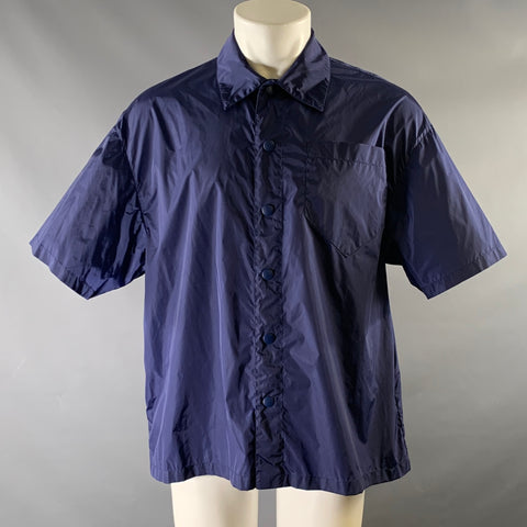 Chemise PRADA manches courtes en polyamide bleu marine à boutons-pression taille M