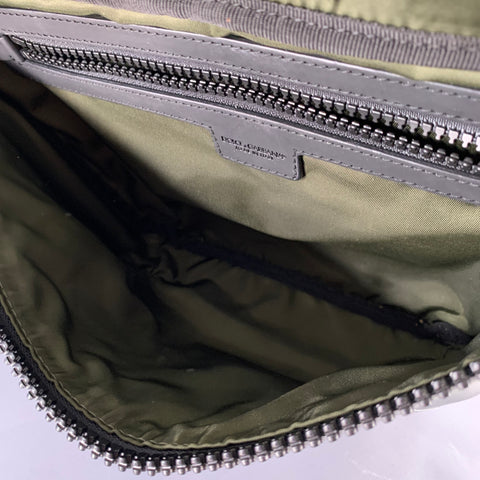 DOLCE & GABBANA Sac banane en toile réfléchissante gris métallisé