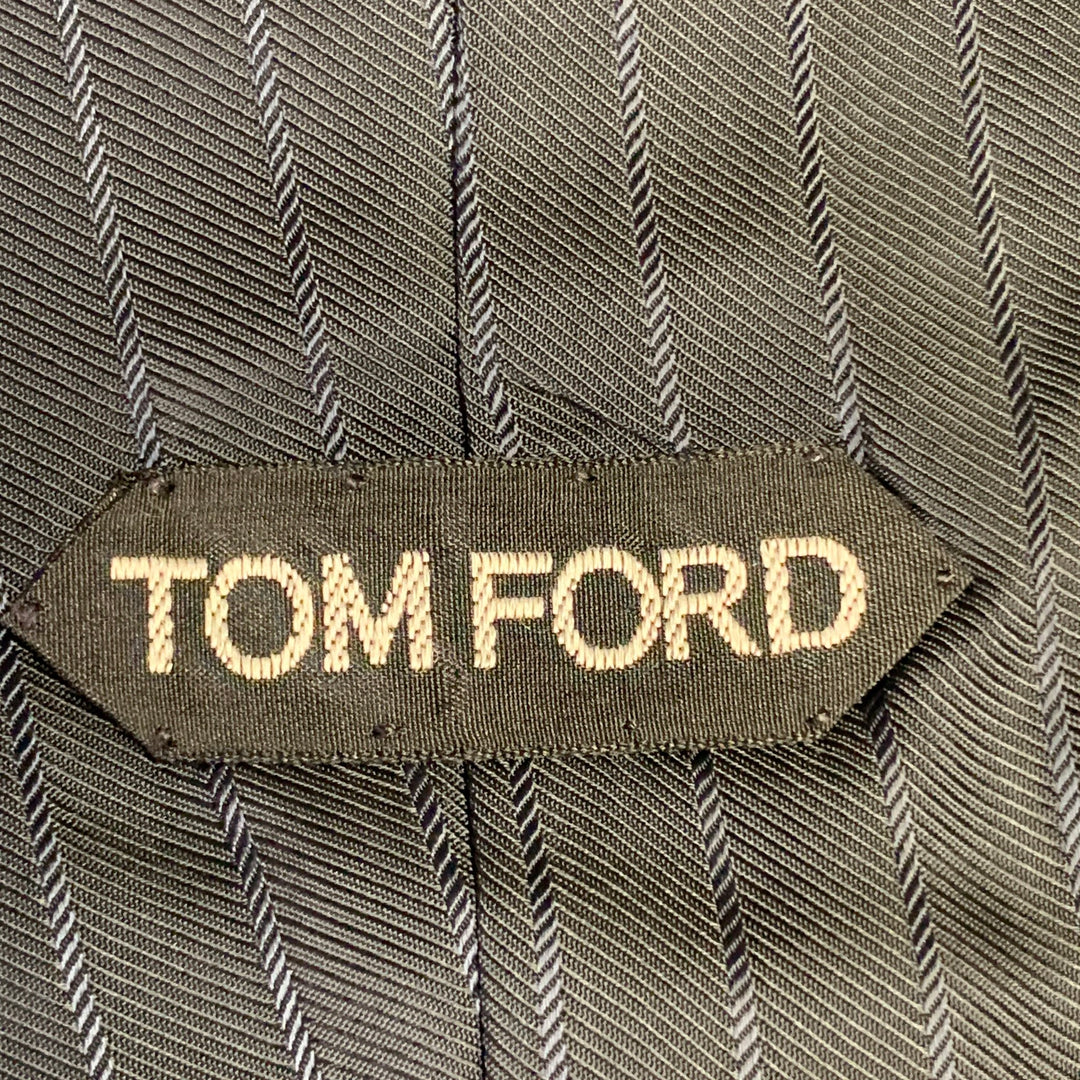TOM FORD Size 40 Regular Navy Wool Peak Lapel 3 Piece Suit