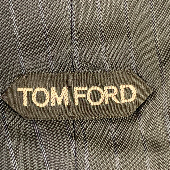 TOM FORD Size 40 Regular Navy Wool Peak Lapel 3 Piece Suit