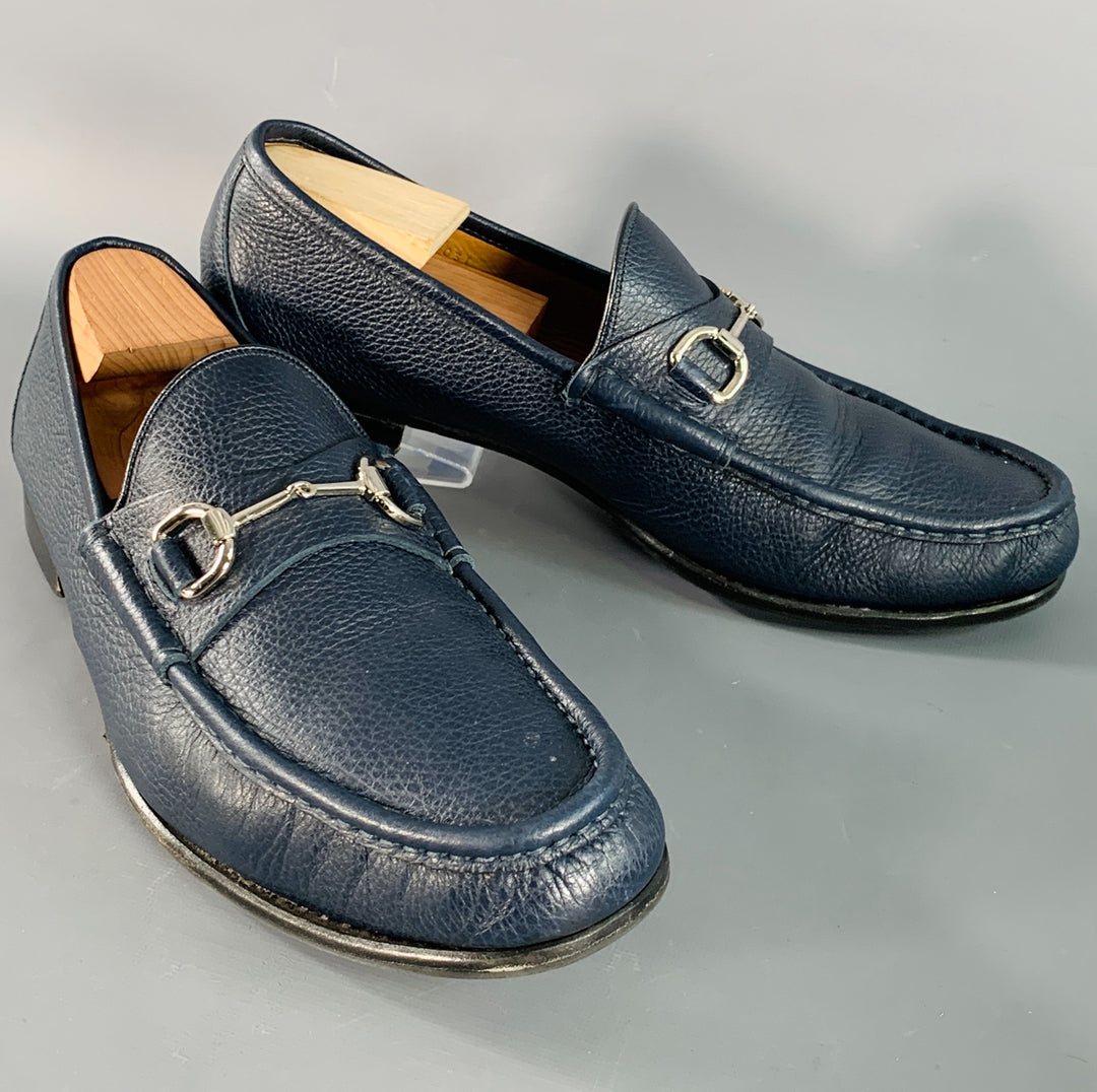 GUCCI Size 12 Navy Silver Pebble Grain Leather Horsebit Loafers Sui Generis Designer Consignment GUCCI Size 12 Navy Silver Pebble Grain Leather Horsebit Loafers Sui Generis Designer Consignment