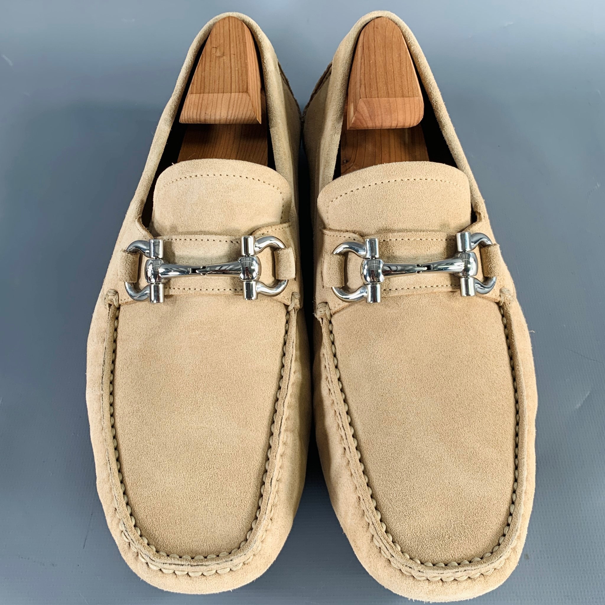 SALVATORE FERRAGAMO Size 8 Beige Silver Suede Drivers Loafers