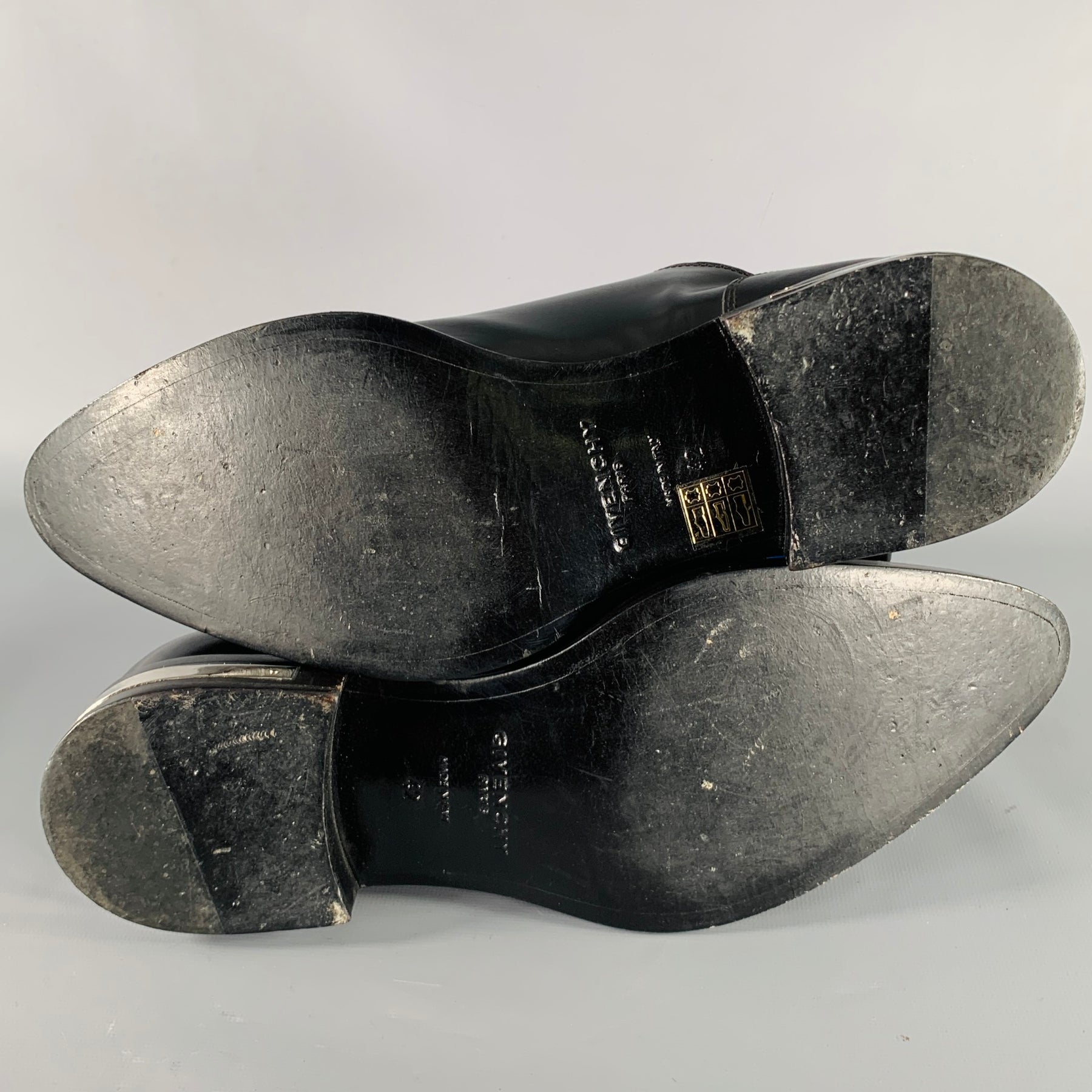 GIVENCHY Size 9 Black Leather Metal Trim Lace-Up Shoes – Sui