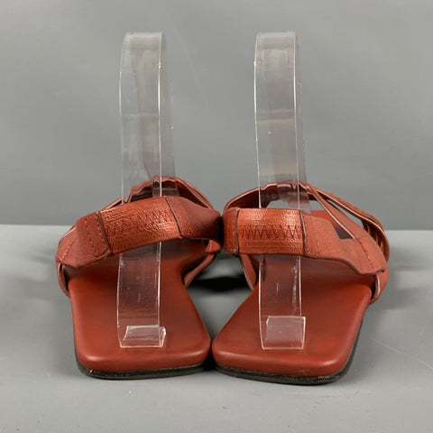 THE ROW Sandales plates en cuir marron taille 8