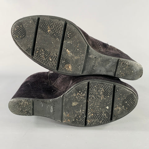 PRADA Bottines compensées en daim noir Taille 7.5