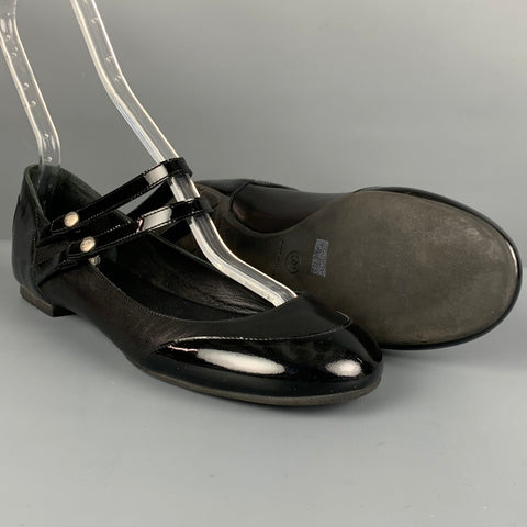 CHANEL Talla 8.5 Zapatos planos Mary Jane de charol negro
