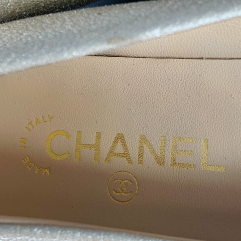 CHANEL Size 8 Gold Black Leather Cap Toe Flats