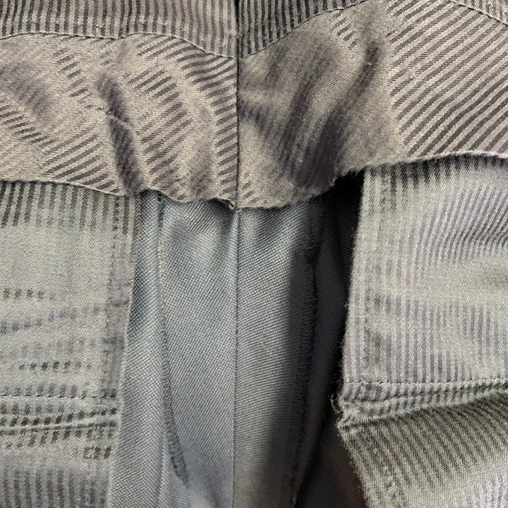 TOM FORD Size 40 Regular Navy Wool Peak Lapel 3 Piece Suit