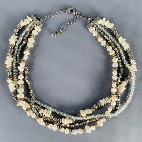 Collier vintage perles fantaisie blanches argentées