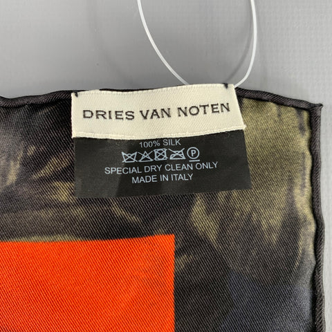 DRIES VAN NOTEN Pochette de Costume en Soie à Motif Floral Tropical Rouge et Noir