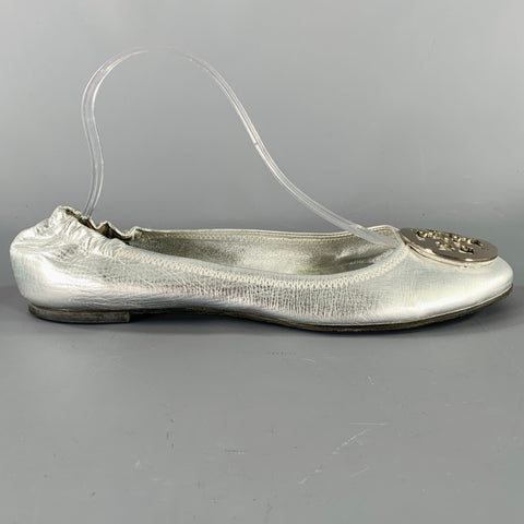 TORY BURCH Size 10 Silver Leather Logo Ruched Flats
