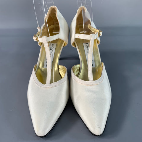 ESCADA Size 8 Ivory Silk Leather T- Strap Pumps