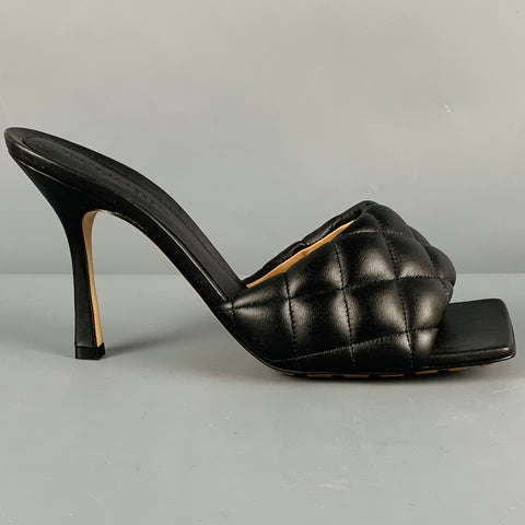 BOTTEGA VENETA Sandalias con punta cuadrada de cuero acolchado negro Talla 10