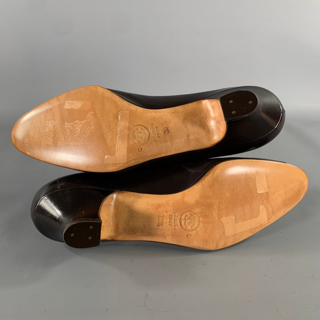 CHANEL Size 8.5 Brown Logo Kitten Heel Pumps