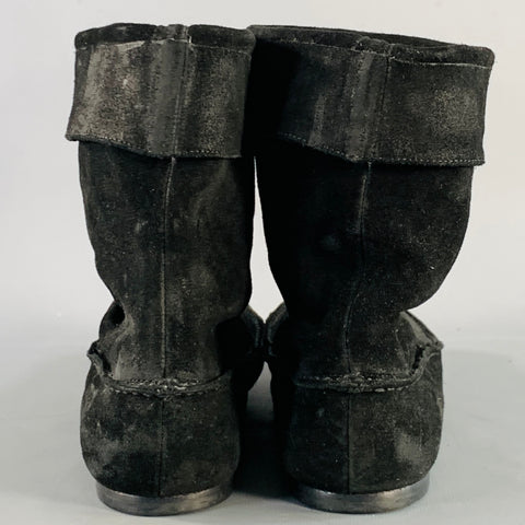ELIZABETH and JAMES Size 10 Black Suede Moccasin Boots