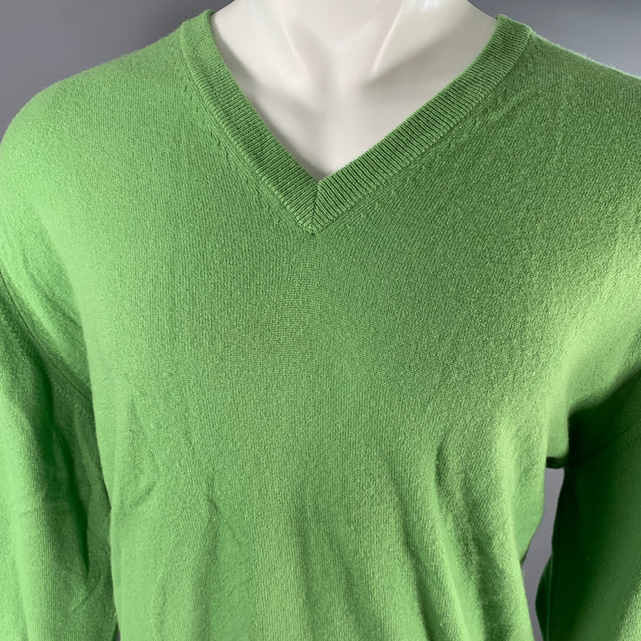 TURNBULL & ASSER Size XL Green Knitted Cashmere V-Neck Sweater