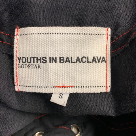 YOUTHS IN BALACLAVA Taille S Chemise de pirate à manches longues noire surpiquée contrastante