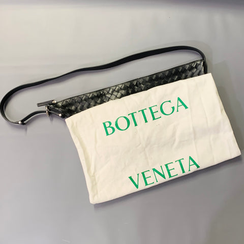BOTTEGA VENETA Size L Virgule Black Woven Intrecchiato Leather Saddle Bag