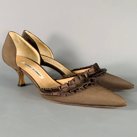 MANOLO BLAHNIK Size 9 Brown Silk Ruffled Kitten Heels Pumps