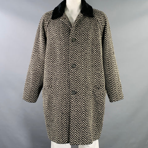 VERSUS by GIANNI VERSACE Manteau Raglan Noir et Blanc Motif Chevrons Taille 44