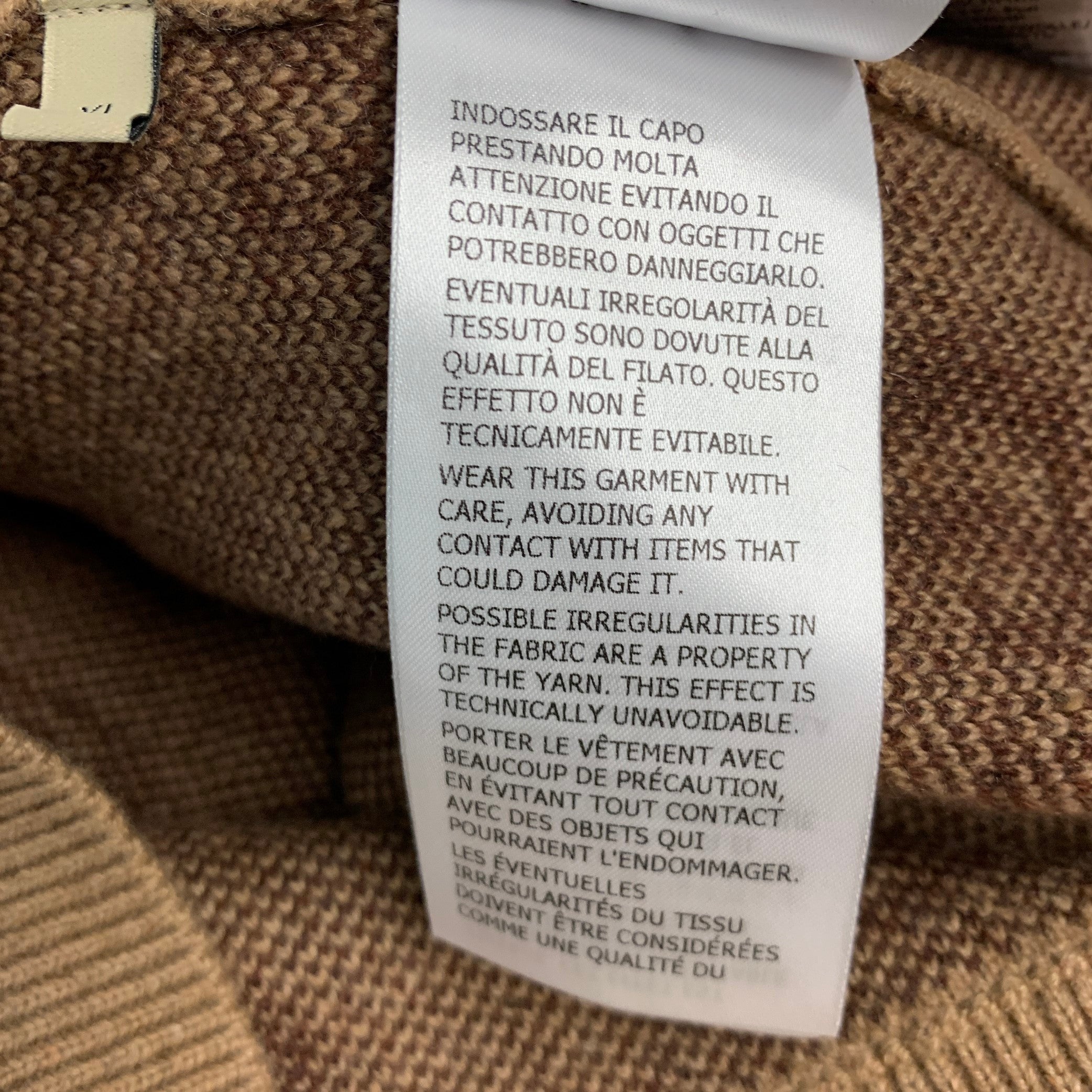 GUCCI タートルセーターsizeXLブラウンMADE IN ITALY GUCCI Size XL Tan Brown GG Monogram Cashmere Wool V-Neck Sweater